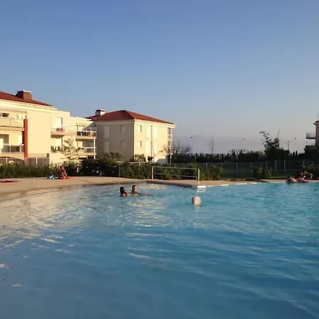 Lovely By With Sea Views Апартаменты